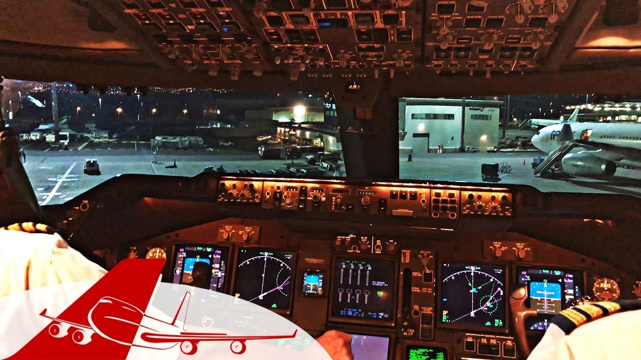 COCKPIT VIEW - Boeing 747 Take-Off Quito at Night