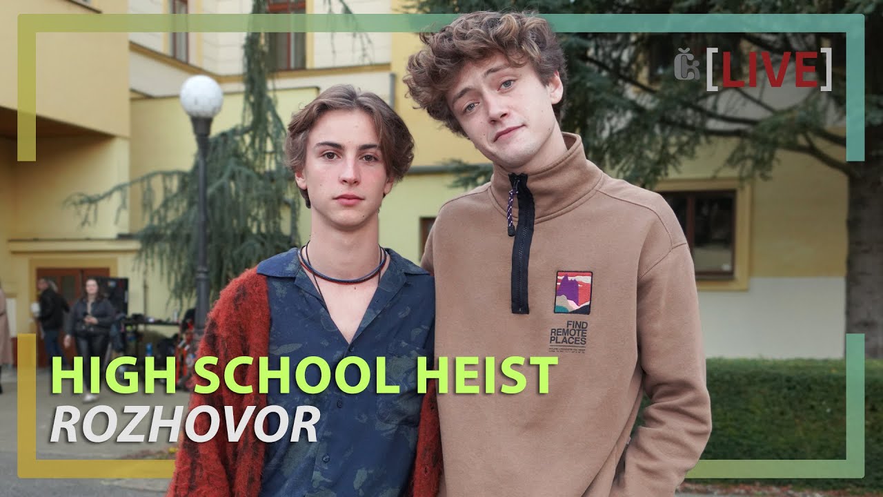 Prokop Zach a Max Dolanský jako kladní hrdinové v High School Heist, školní lavice a akční scény