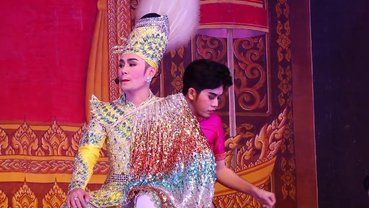 เหมือนพี่เต๋าหิวอะ ที่ว่ากับข้าวเจ้าภาพอร่อยเชื่อแล้ว 555 เอ็นดูเบลล์นั้งมองพี่กิน : ขุนพลเพ้อรัก