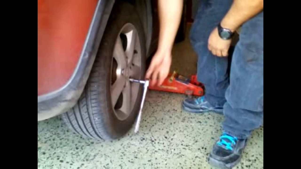 Como cambiar discos y pastillas de freno traseros Suzuki SX4 AWD