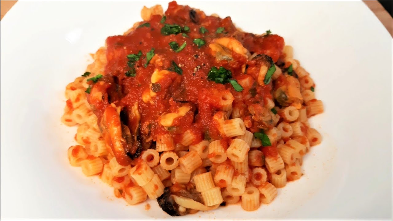 PASTA E COZZE, tubettini con le cozze, ricetta tipica tarantina, una vera bontà.