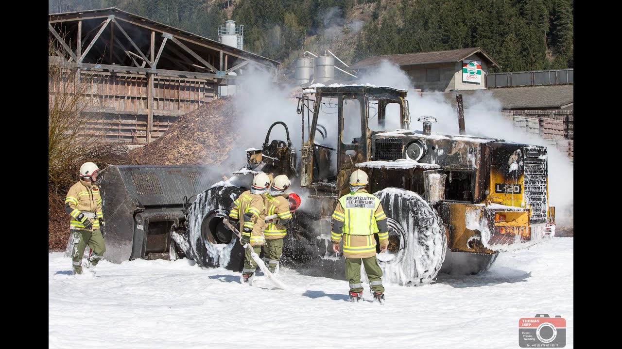 Brand eines Radladers in Ainet