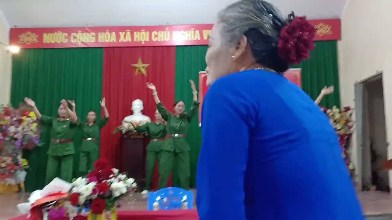 Biểu diễn văn nghệ ngày 8/3 làng đông sơn phường hàm rồng 