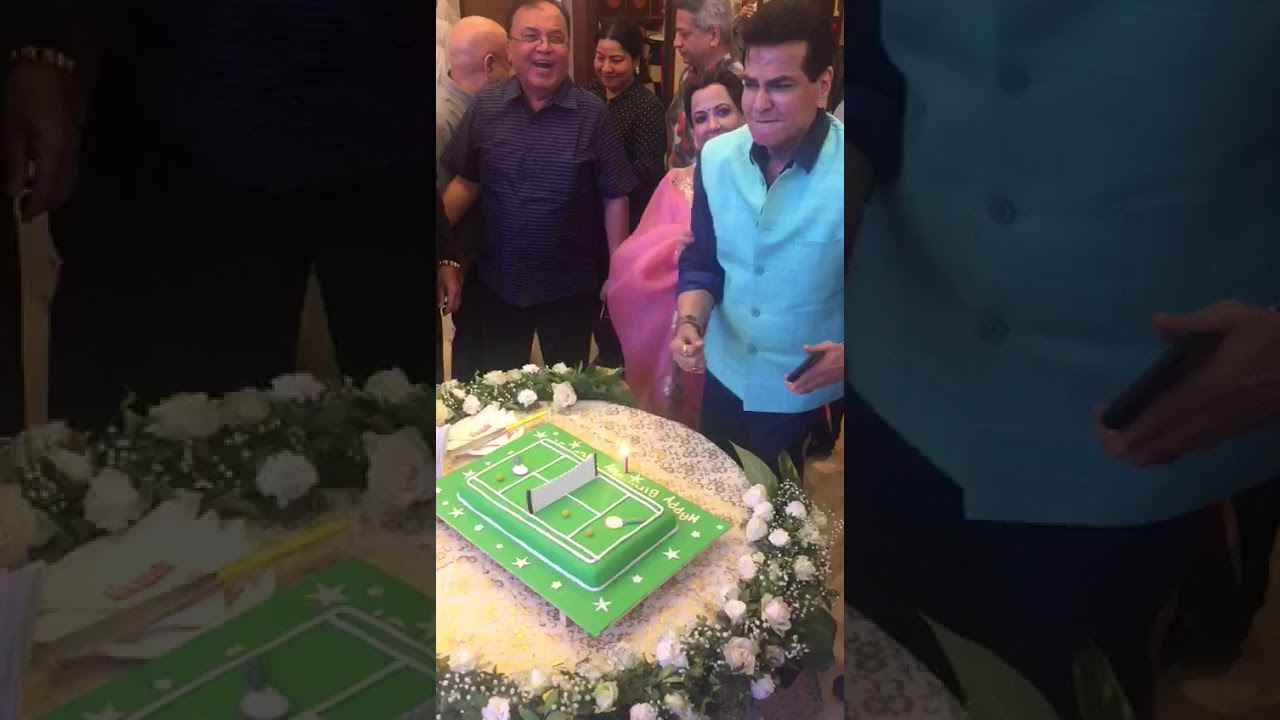 Jitendra celebrating his birthday in style and joined by veteran stars