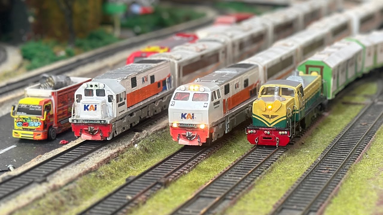 Unboxing & Merakit kereta api Vintage BB300 Bermesin langsung Ngebut denganCC203&CC201 hingga anjlok