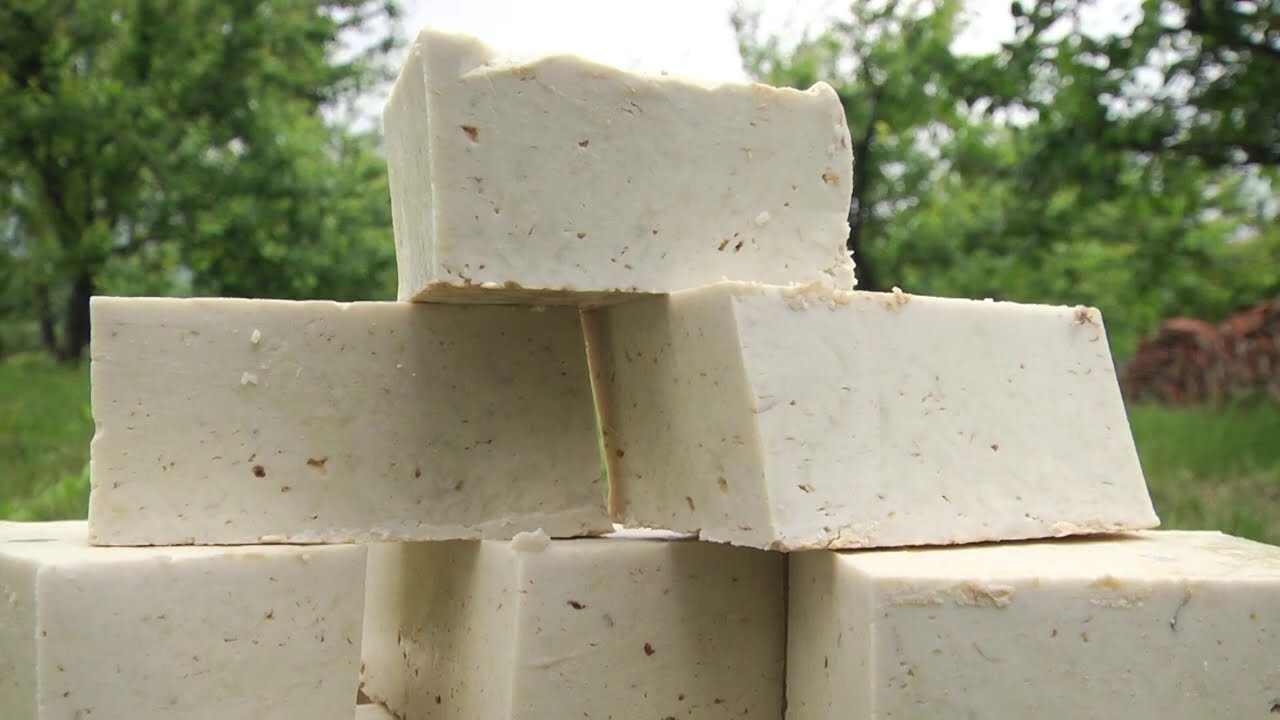 Domaci sapun od bagrema - Razgovori pokraj puta - Obicaji Radjevine - Dobrivoje i Dobrila Pantelic
