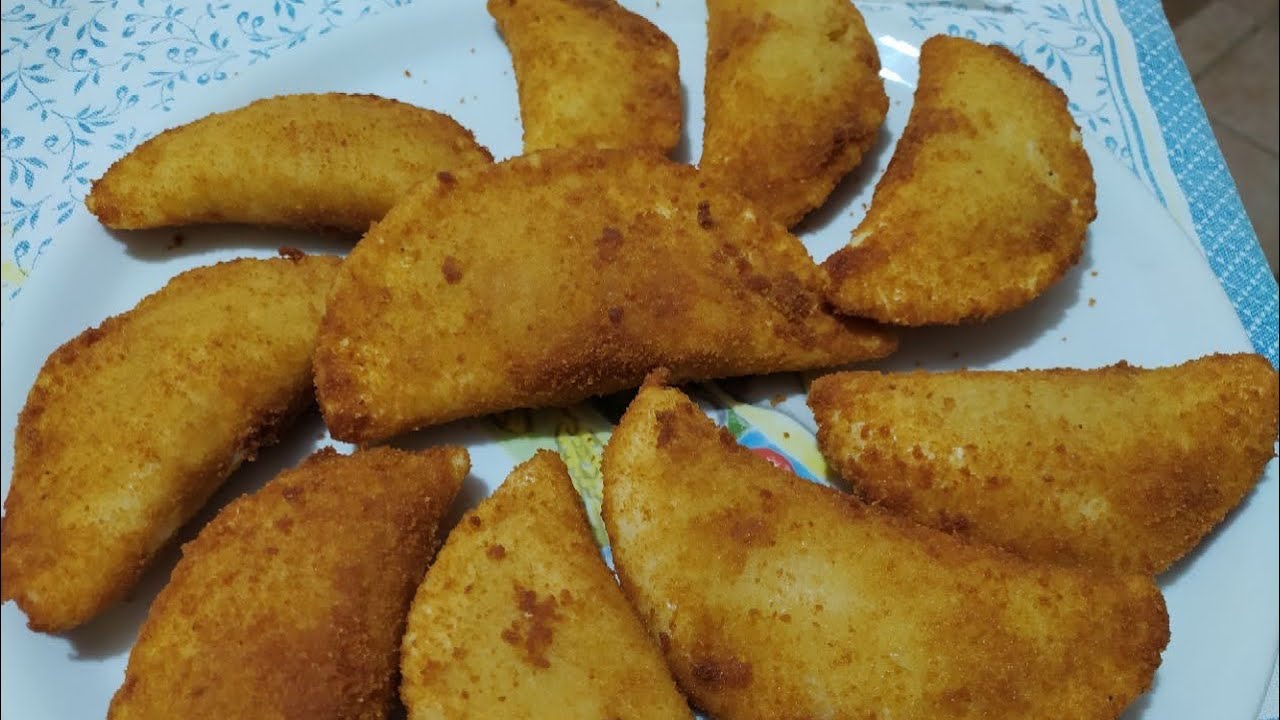 Sofficini fatti in casa  con prosciutto e mozzarella da friggere o da fare in forno