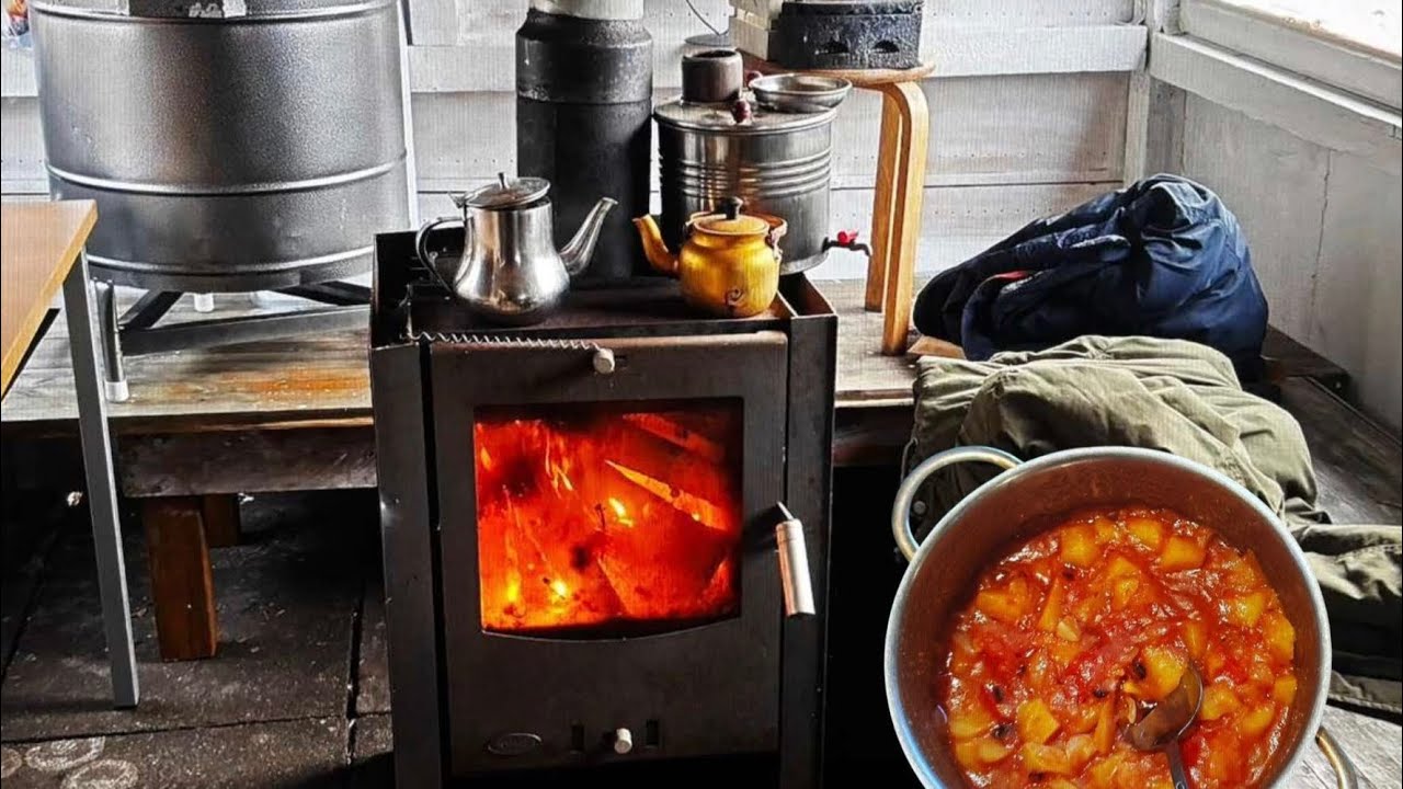 Warm Bread from the tanoor / نان گرم تنور