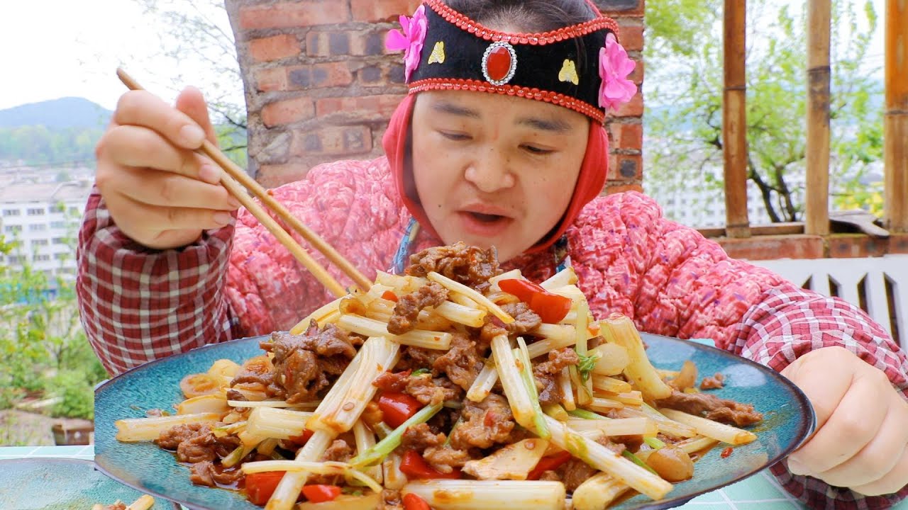 百吃不腻的牛肉炒法，饭店销量榜首，苗大姐拌大碗面嗦爽，吃得干干净净实在太好吃了