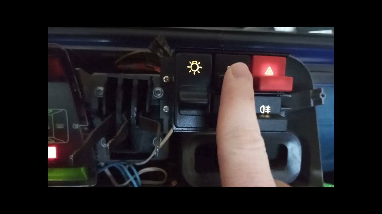 Sostituzione lampadina pulsantiera cruscotto Fiat Panda 141parte 1