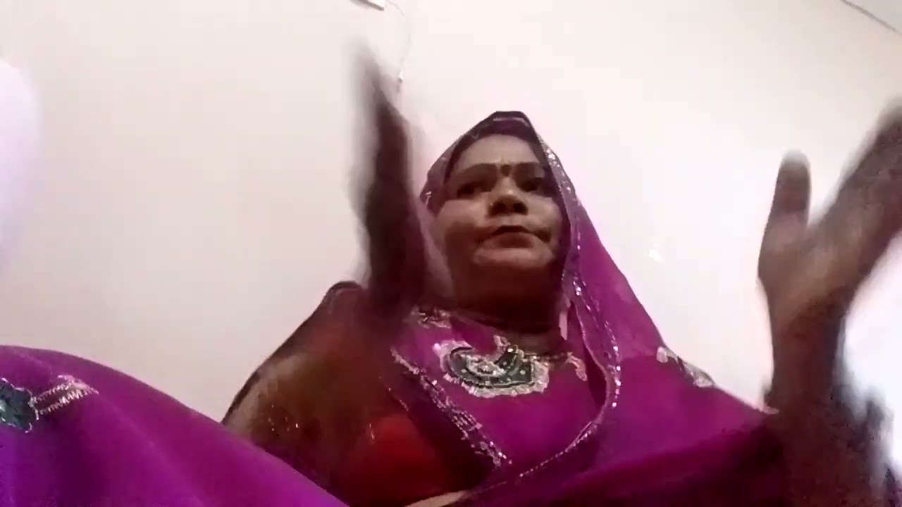 मैया रे इतना क्यों तड़पावे तेरे भवन के पटाखे लाएंगे