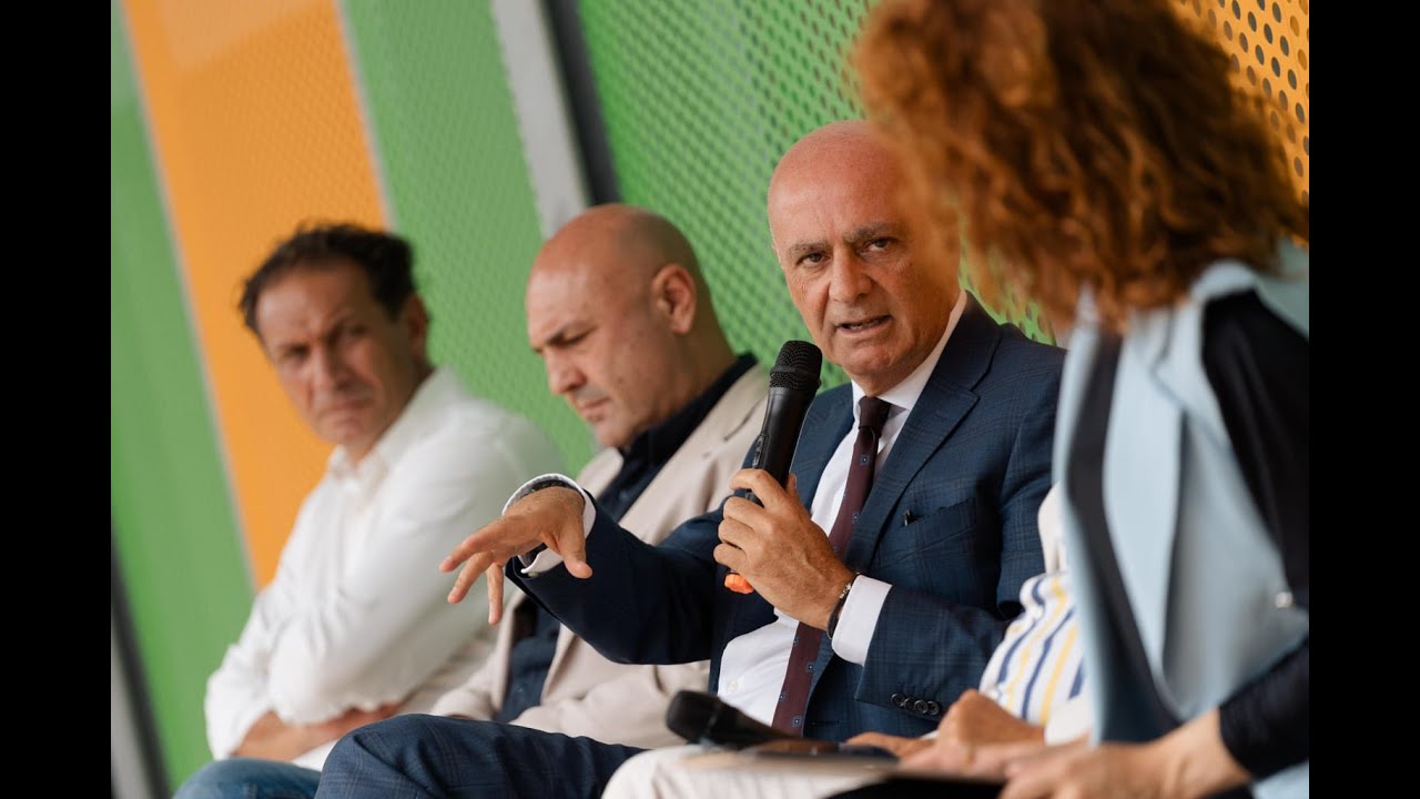𝗔𝘃𝗲𝘇𝘇𝗮𝗻𝗼: 𝗶𝗻𝗮𝘂𝗴𝘂𝗿𝗮𝘁𝗼 𝗶𝗹 𝗻𝘂𝗼𝘃𝗼 𝗧𝗲𝗿𝗺𝗶𝗻𝗮𝗹 𝗕𝘂𝘀 𝗱𝗶 𝗣𝗶𝗮𝘇𝘇𝗮𝗹𝗲 𝗞𝗲𝗻𝗻𝗲𝗱𝘆