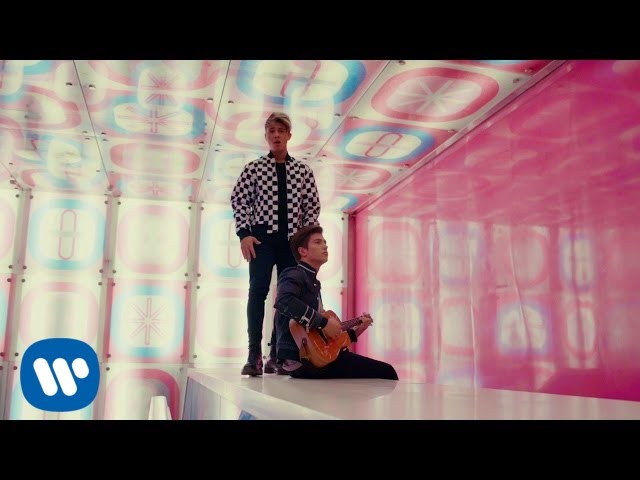 Benji & Fede - Forme Geometriche (Addicted to you) feat. Jasmine Thompson (Official Video)