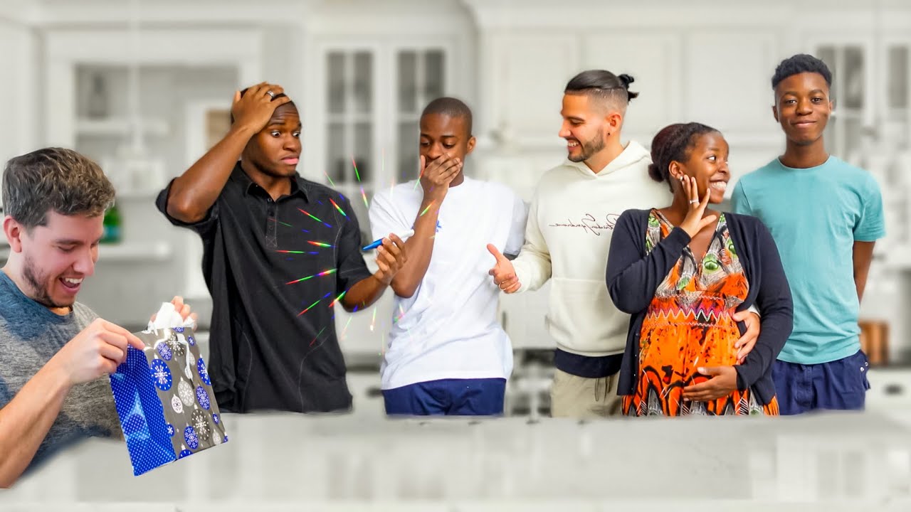 Telling Our Siblings WE’RE PREGNANT !!