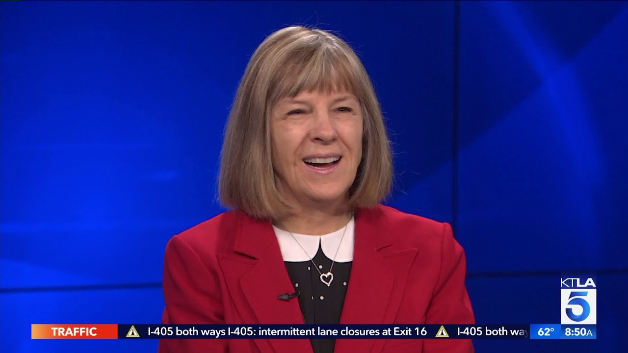 Mimi Kennedy on her Famous Co-Stars in &ldquo;Mom&rdquo;