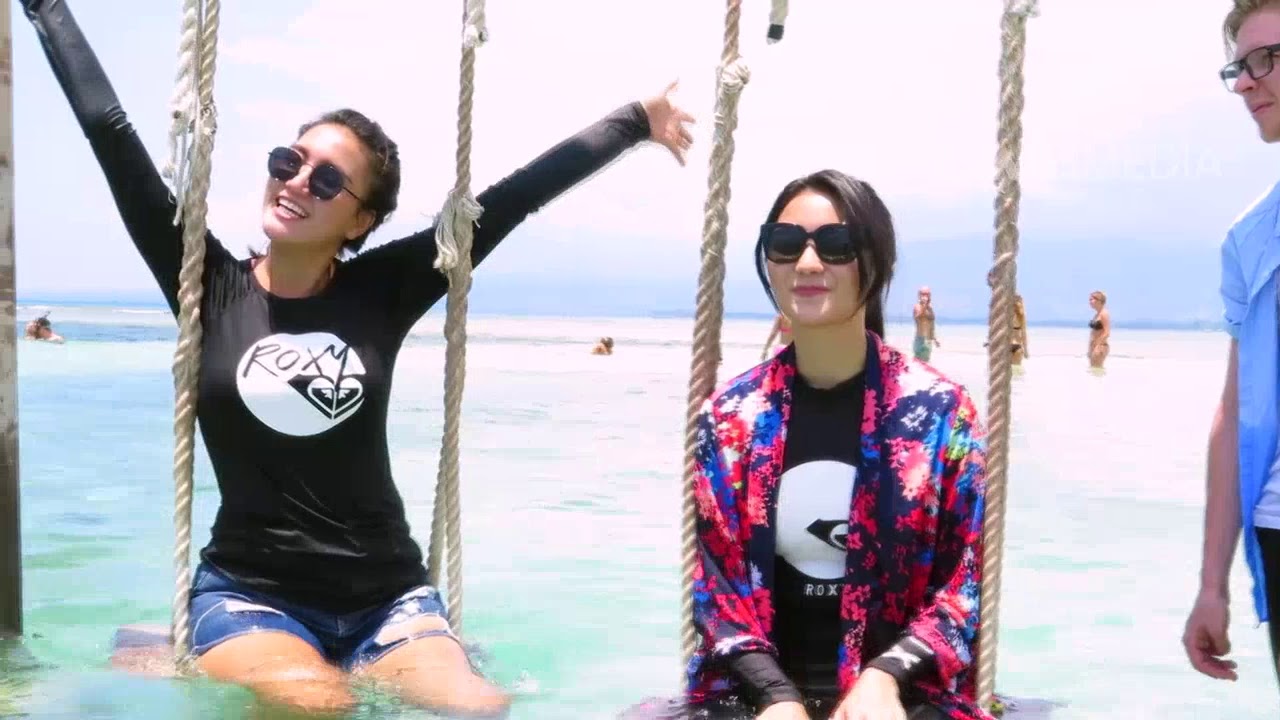 CELEBRITY ON VACATION -Main Air Di Lombok (14/10/17) Part 1