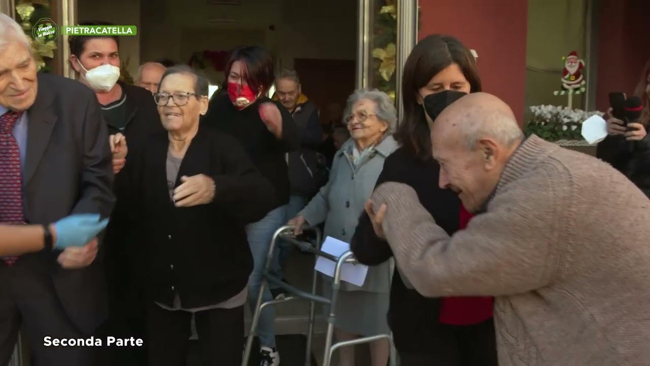 Pietracatella - Natale 2022, i ragazzi in visita alla casa di riposo - 8303 - 02 - Viaggio in Molise