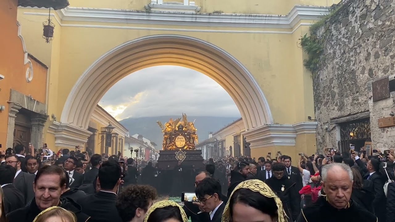 Flor Espiritual |MF|. Paso por Arco Santa Catalina. Bodas de Diamante Escuela de Cristo 2024 [GT]