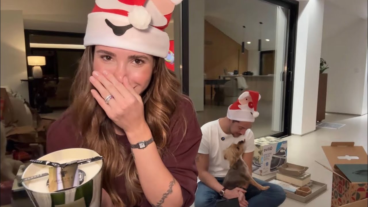 ABRINDO PRESENTES DE NATAL - Bru