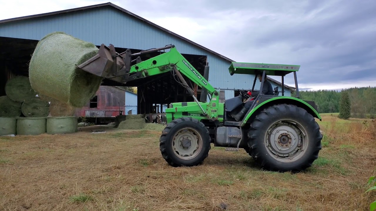 Deutz Allis 7085 loading hay