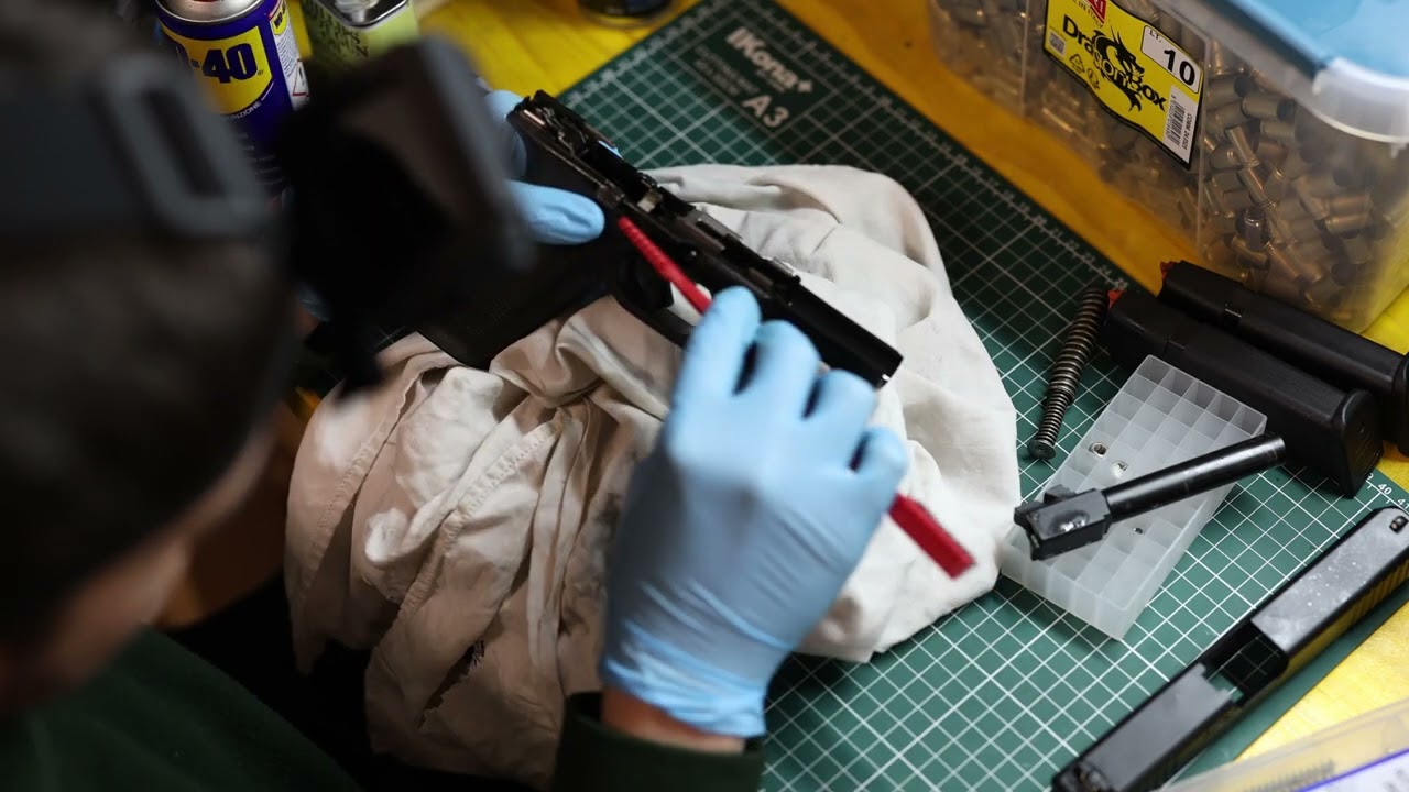 Glock 17... smontiamola! ( Pulizia e manutenzione ordinaria  di una Glock 17)