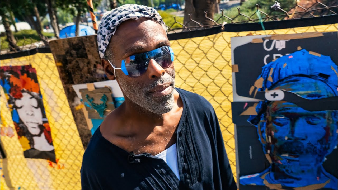 Homeless Artist's Pop-up Street Gallery in Los Angeles