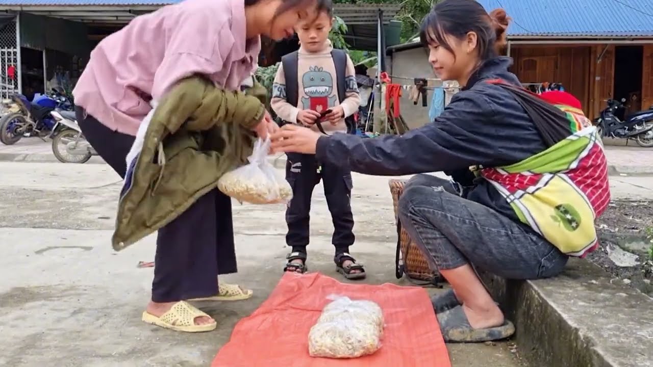 シングルマザーがバナナを栽培し、豆を販売 — 親切な人々が彼女と娘に贈り物を持ってくる
