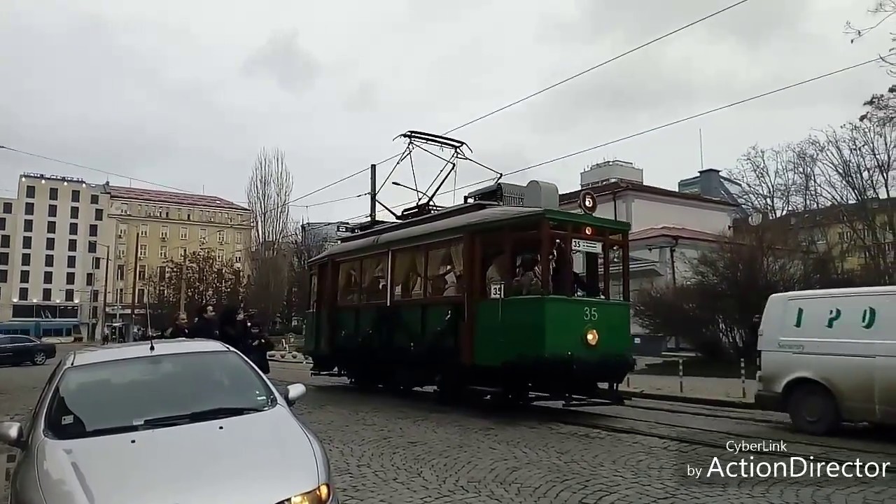 Ретро трамваят на Дядо Коледа в София 🚋