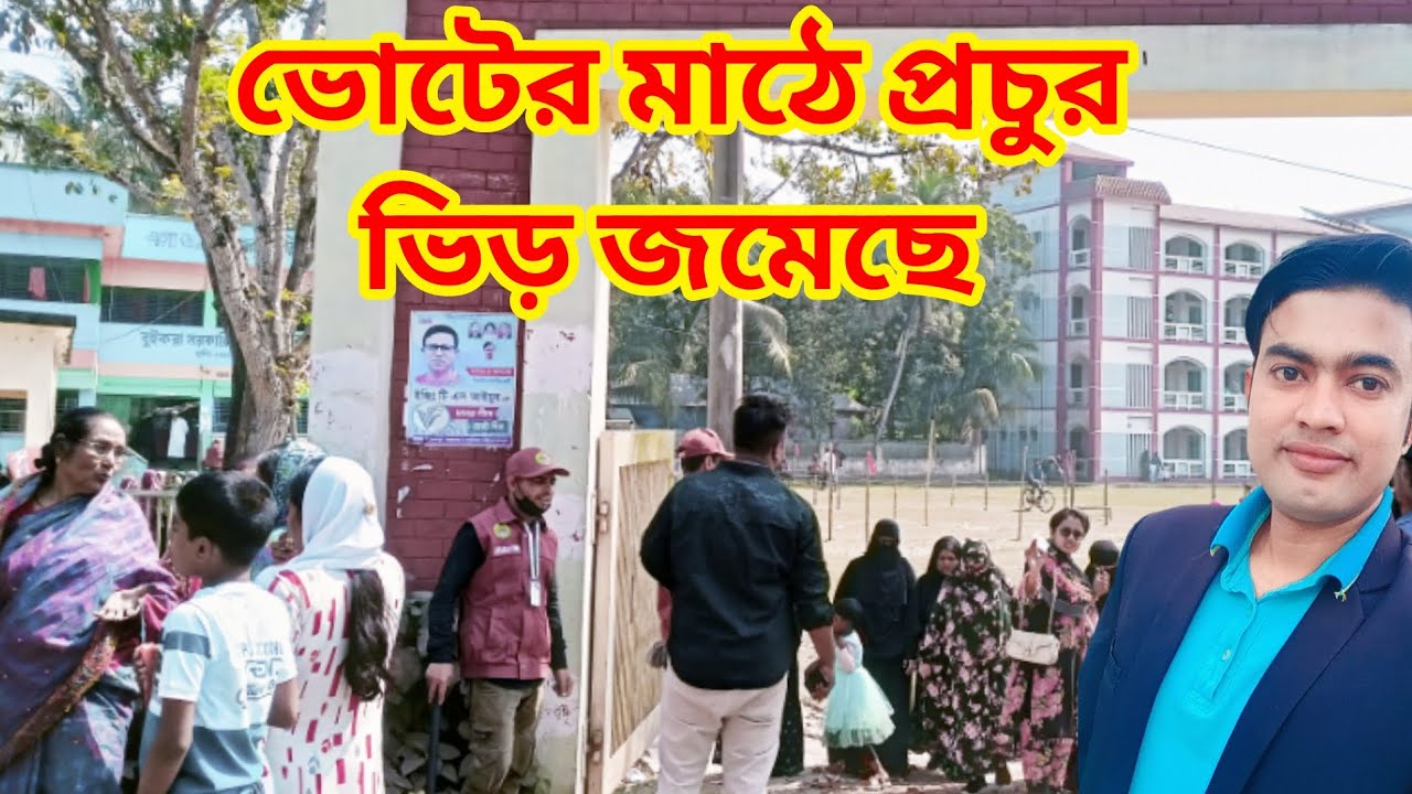 ভোটের মাঠে মহিলাদের প্রচুর ভিড়। 
