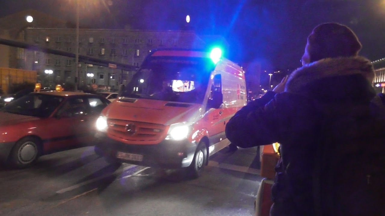 [F&uuml;Kw mit Durchsagen] FuStw + F&uuml;Kw Polizei Stuttgart und RTW DRK Esslingen