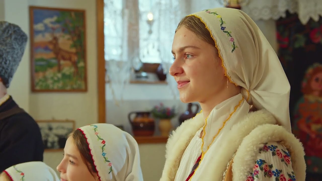 Marin Ganciu și Ansamblul folcloric Crăițele - Vesel fii, iubit creștine