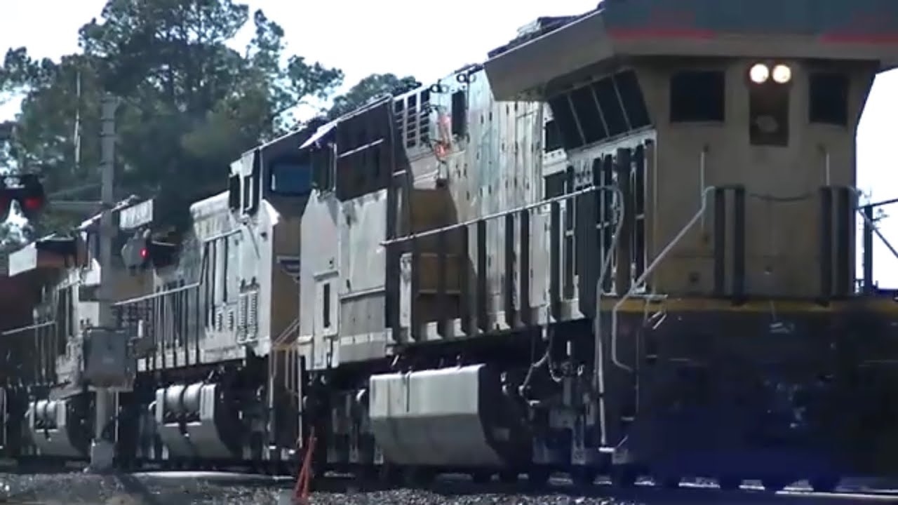 CN empty coke train passes through Lutcher, LA
