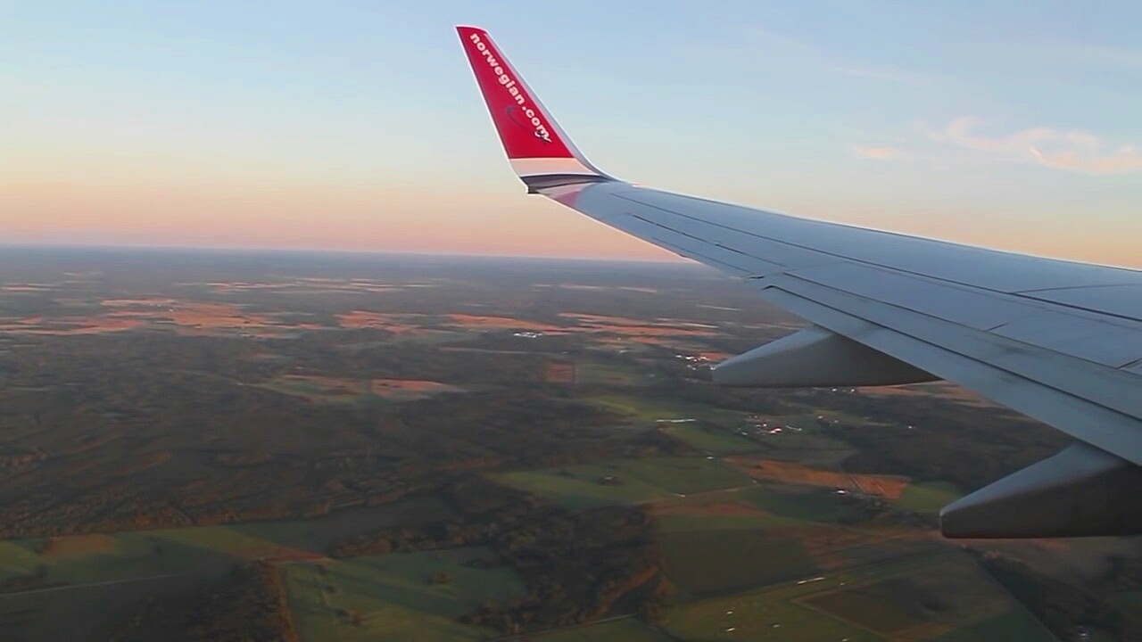 Norwegian 737-800 Oslo-Tallinn Safety, Takeoff, Inflight, Landing DY1060