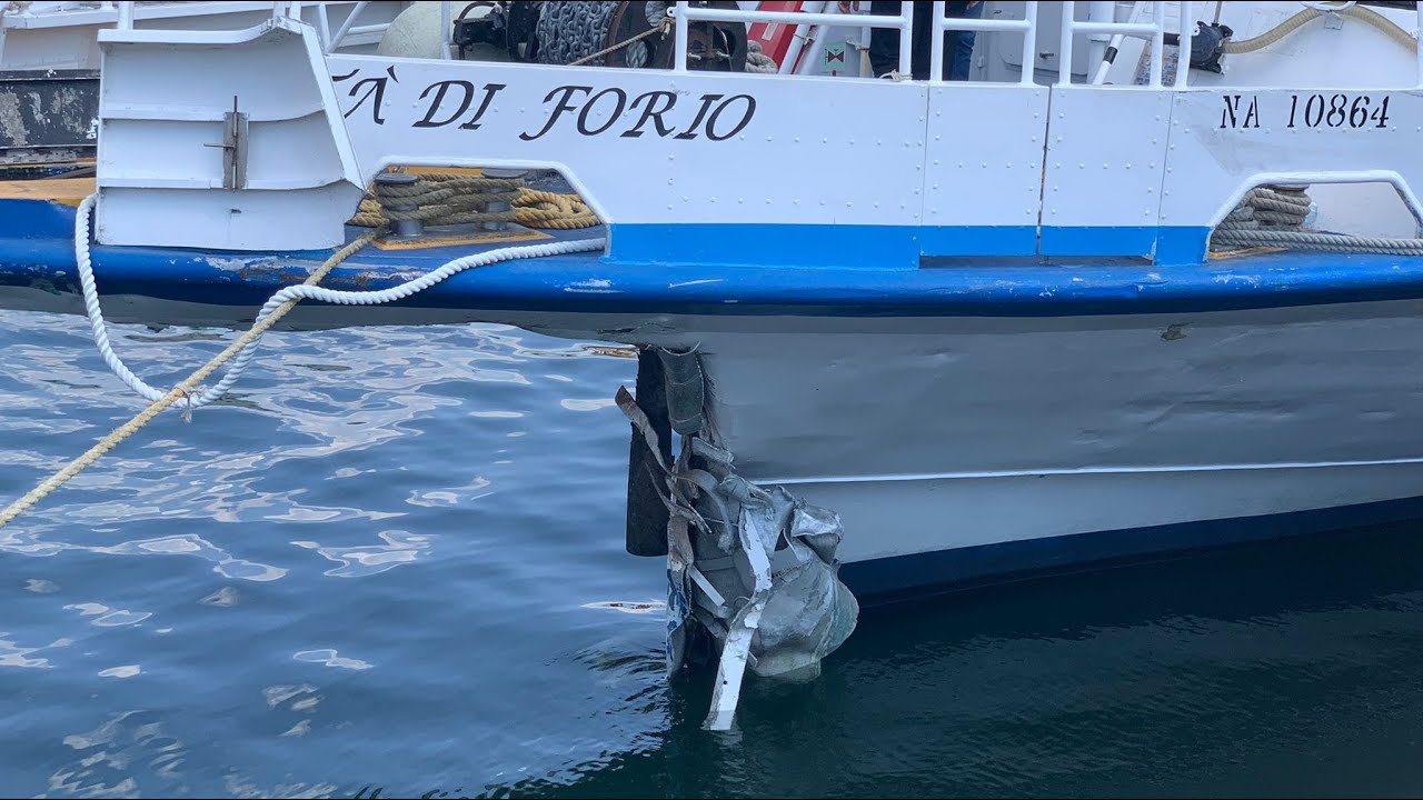 Aliscafo diretto a Ischia impatta contro il molo: 28 feriti a bordo