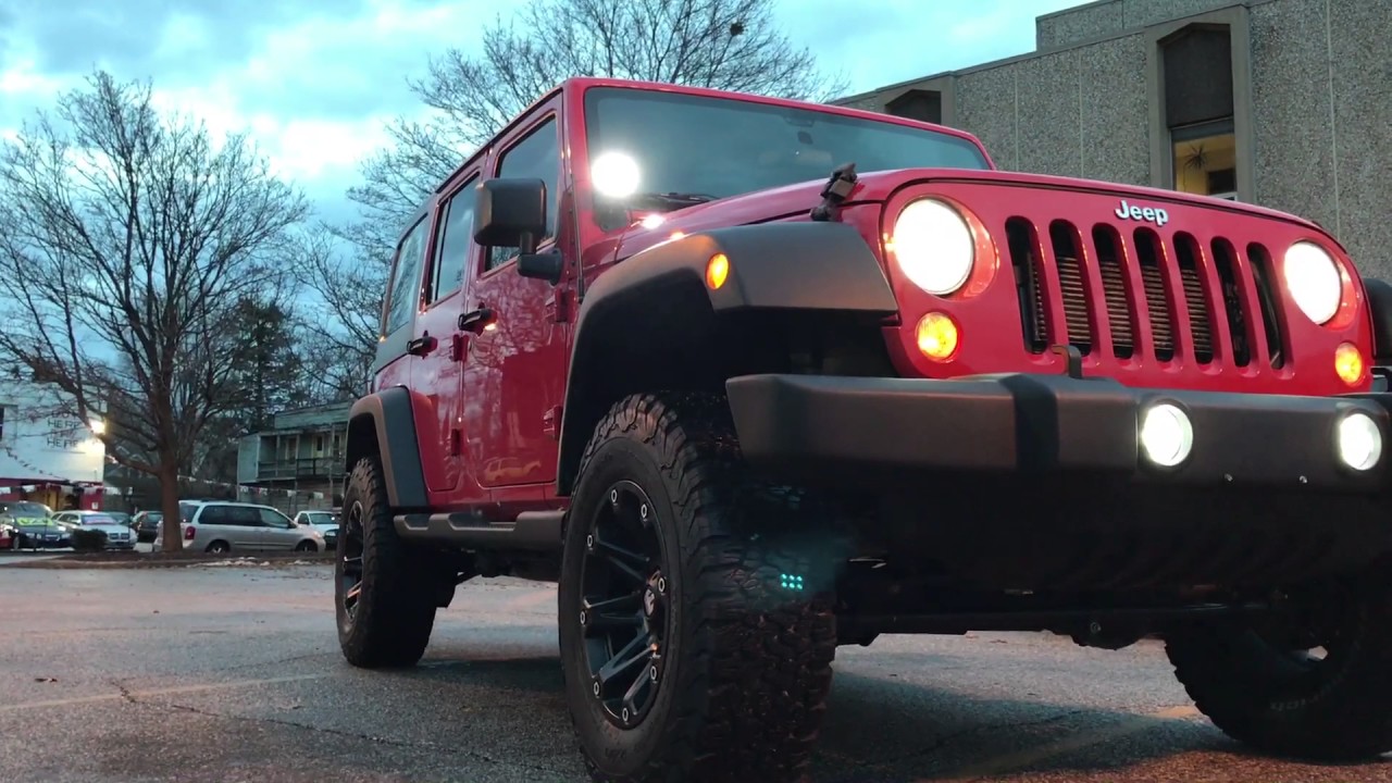 Jeep Wrangler with 2.5 inch rubicon express lift on 33 inches tires with mono tube shocks
