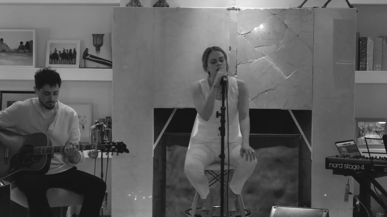 Sunday Night - Vicky del Casal (Living Acoustic)