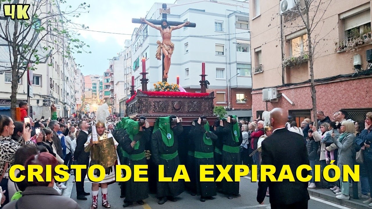 Semana Santa Barcelona 2025: Cristo de la Expiración del Viernes Santo en Hospitalet Llobregat 4K