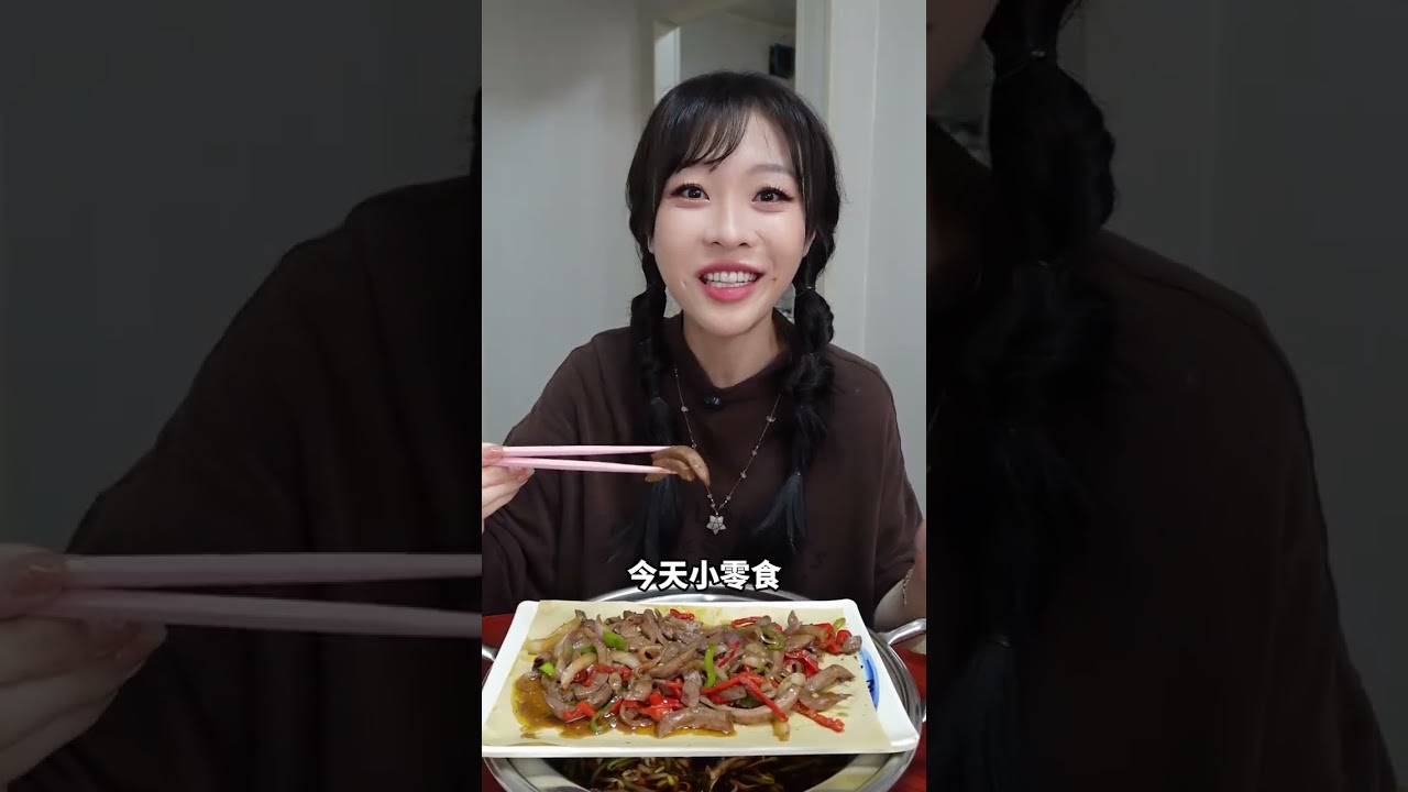 👍山东青岛蒜爆大肘子！村子里隐藏的私房菜被我找到啦~ #妈呀太香了 #美食vlog #脉拓南极磷虾油