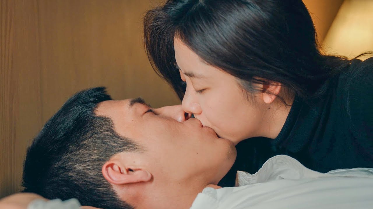 ซีอีโอมีเขามากจนเขาจูบซินเดอเรลล่า และทั้งสองก็ตามใจกันตลอดทั้งคืน!