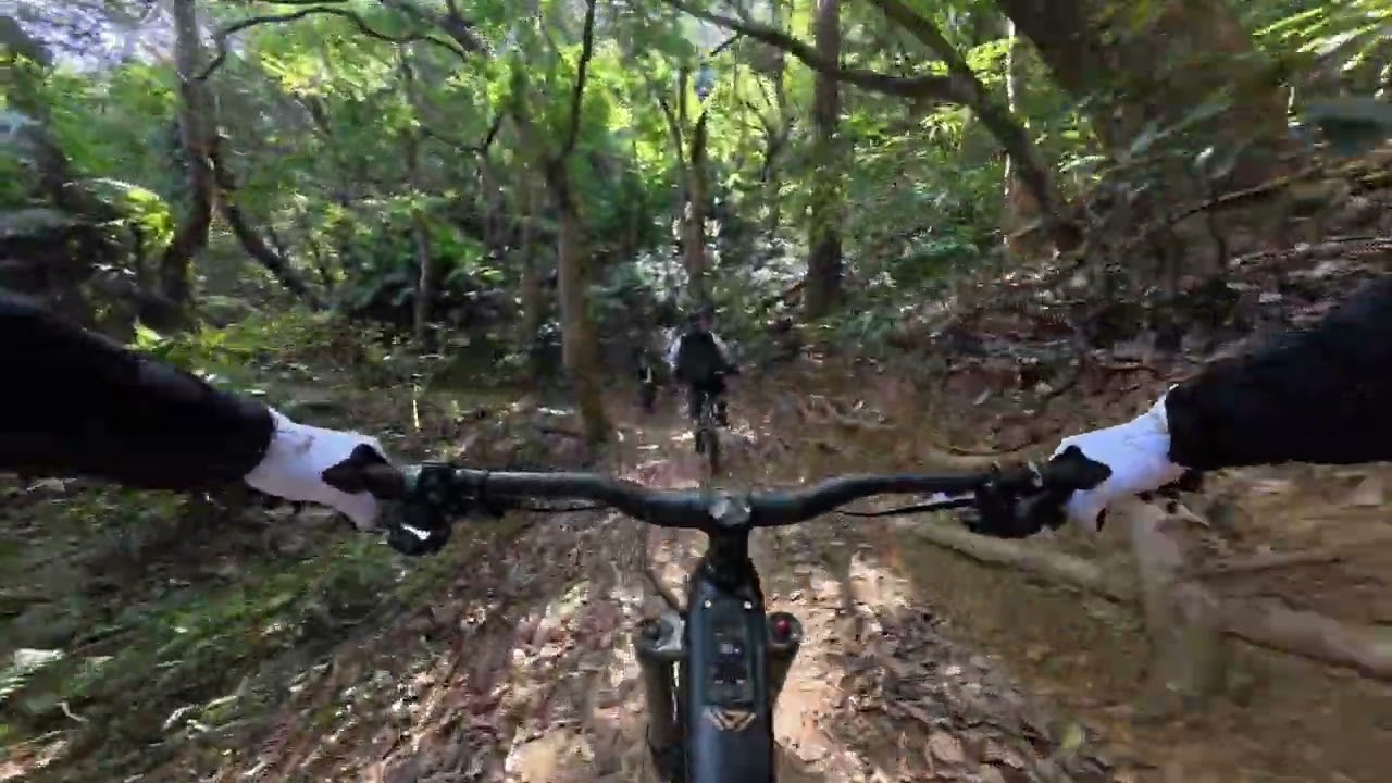 Velduro 大山鬆腳四圍遊