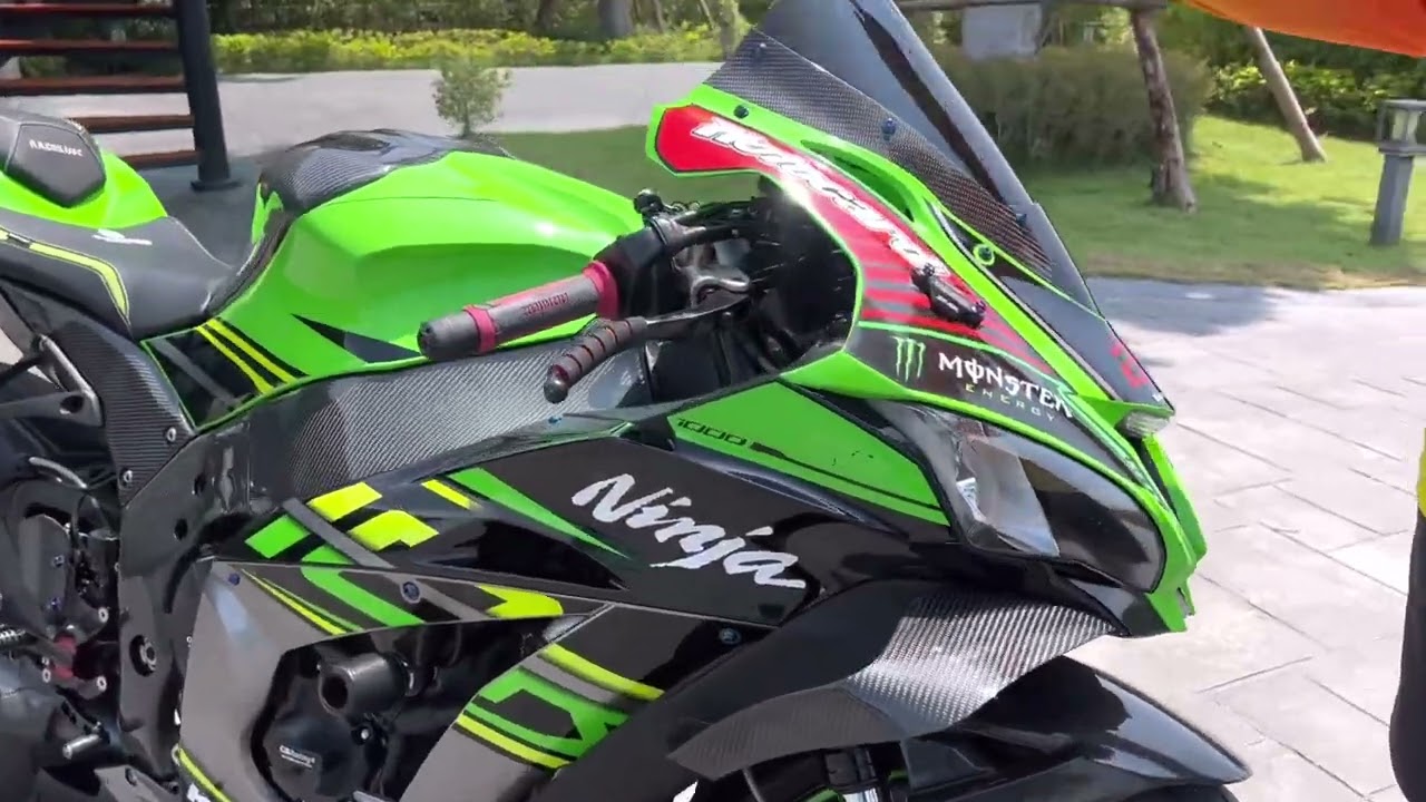 เดาเอารถอะไร แฟสกล่องแล้วมันจะเพราะๆแบบนี้ ZX10R สวยๆ