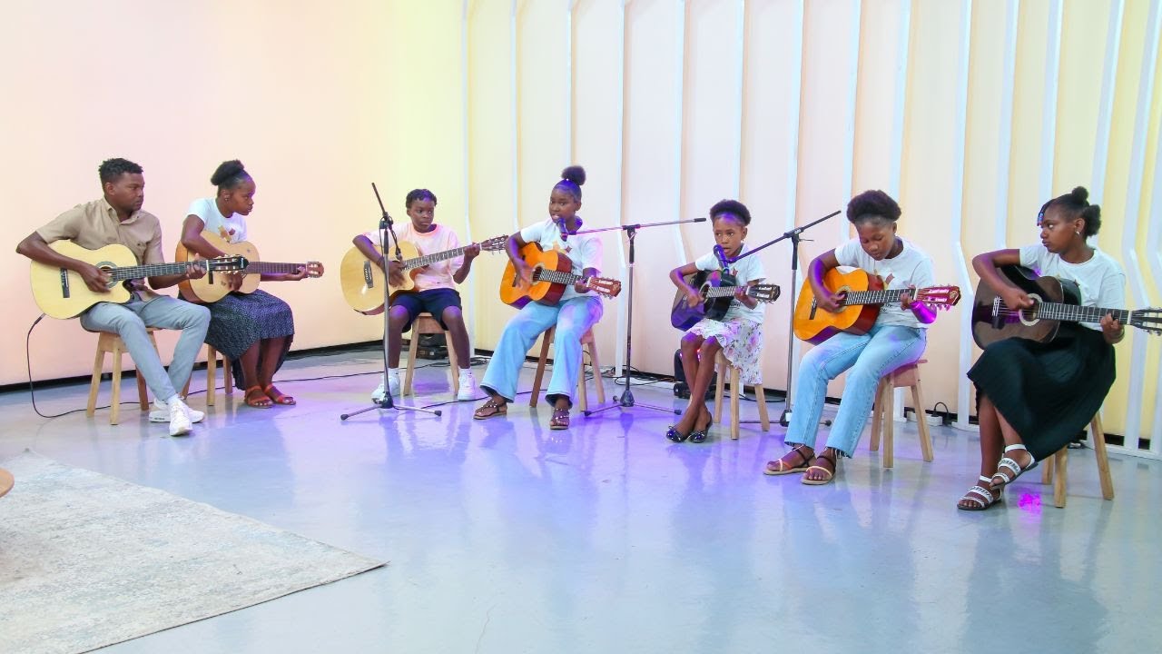 Show da Manhã:1ª Atuação grupo Futuros de Djunco financiado pelo programa Bolsa de Acesso a Cultura