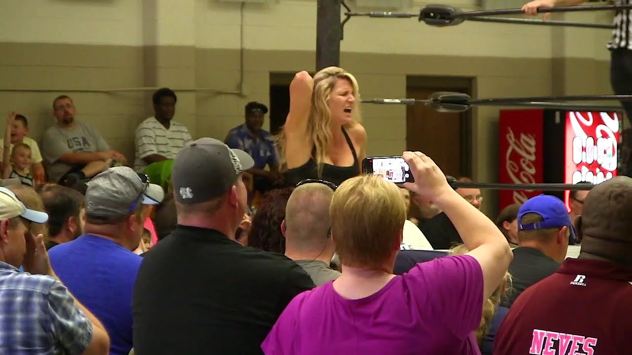 Amber O'Neal Gallows VS Amy Love