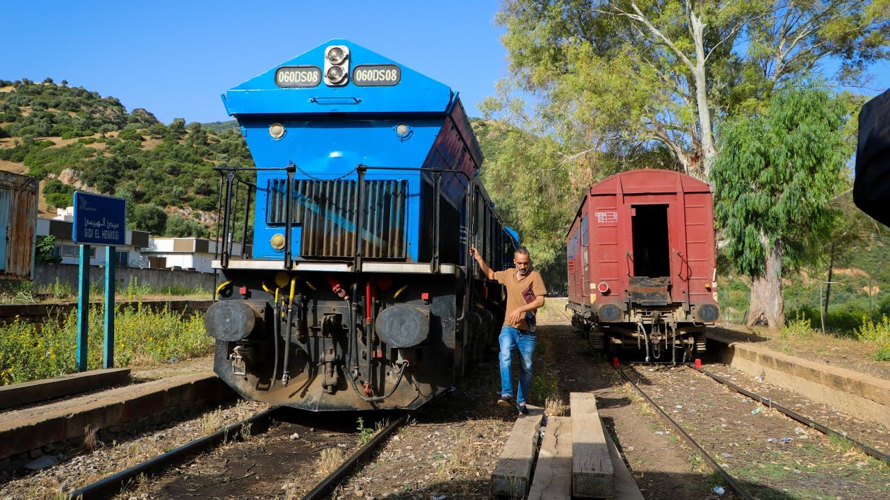 مناورة القاطرة بمحطة سيدي الهميسي الحدودية و رحلة العودة إلى سوق اهراس EMD Switching & Caboose Ride