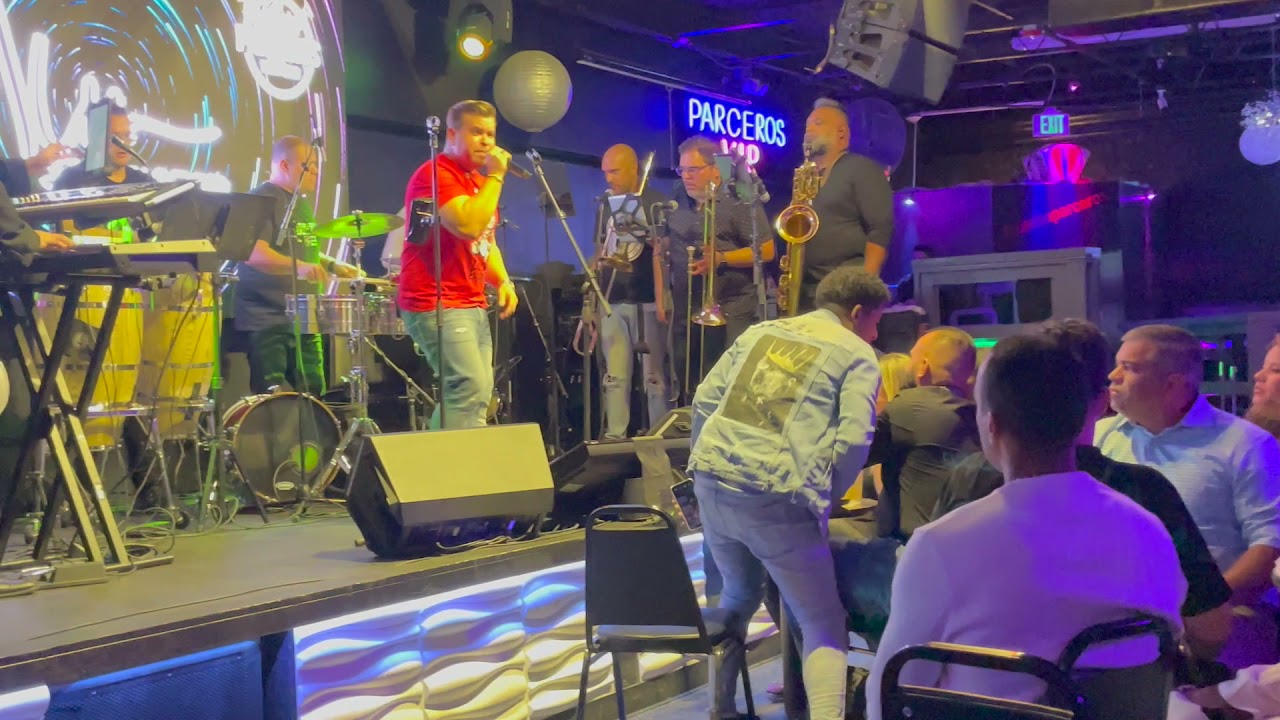 Oscar Arriaga en Parceros Night Club