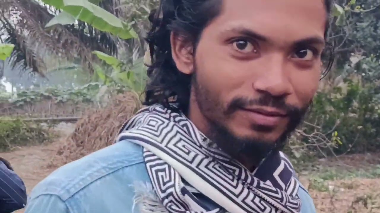 এই শীতের খেজুরের রস দিয়ে মিঠা বানানো কঠিন একটি কাজ 
