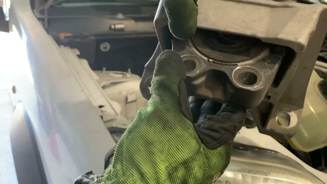 Replacing motor mount on a 2010 Ford transit connect￼