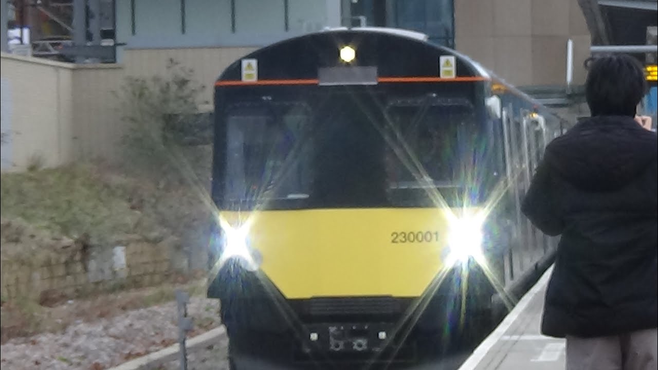 **THE FIRST BATTERY TRAIN IN THE UK** Great western railway review on the class 230