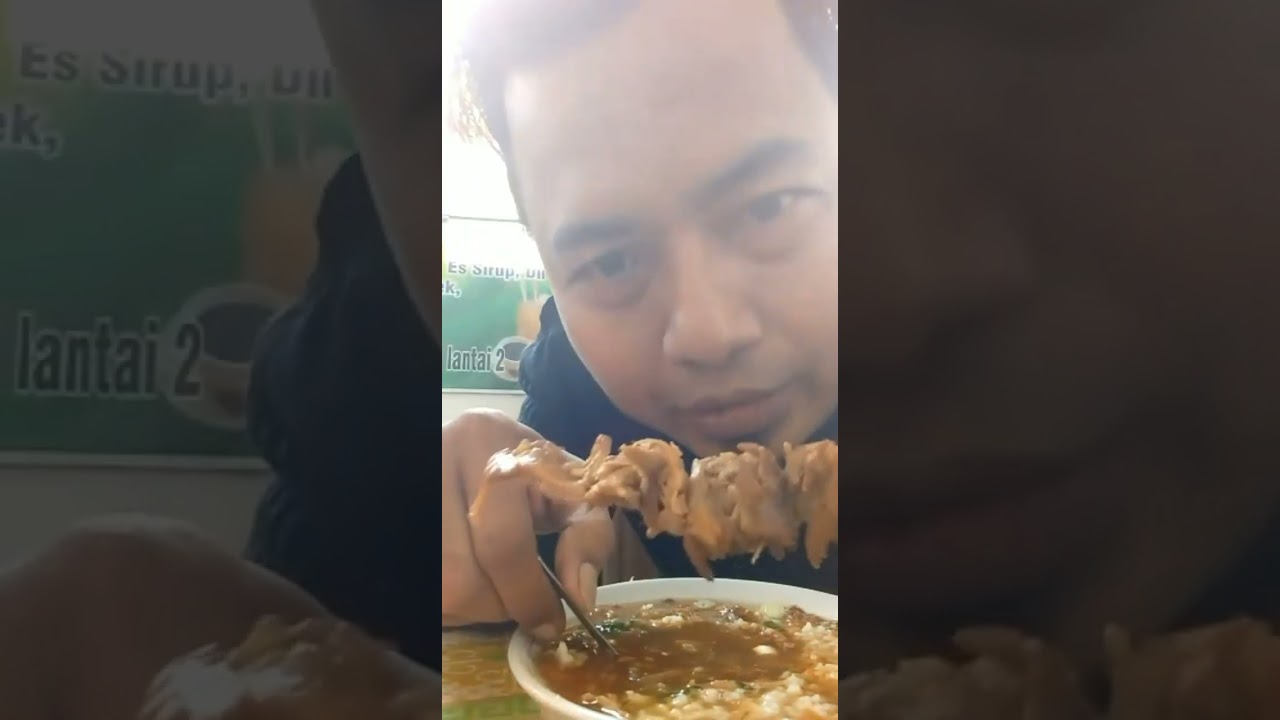 Jalan-Jalan Ke Pasar Johar Semarang  makan soto ayam .