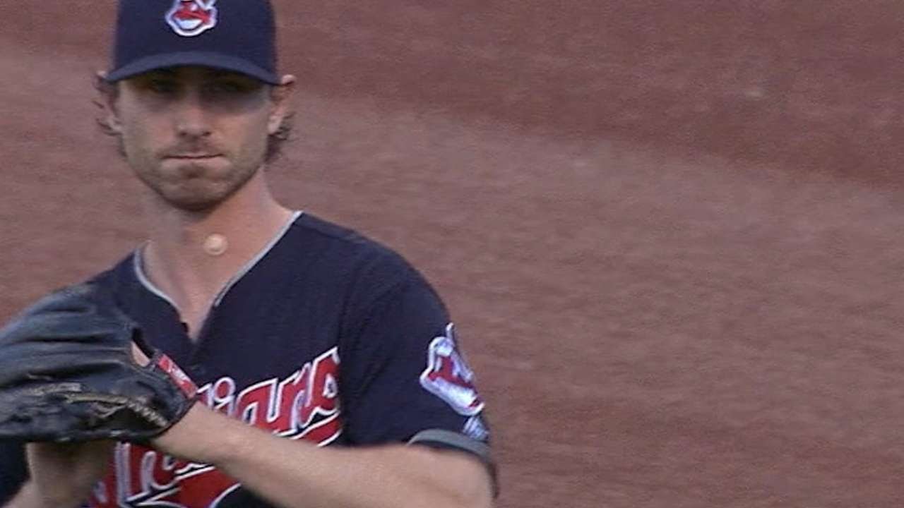 CLE@CIN: Tomlin fans seven, tallies two hits vs. Reds
